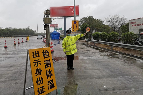 佛山高明：无惧寒风冷雨，他们一直在坚守