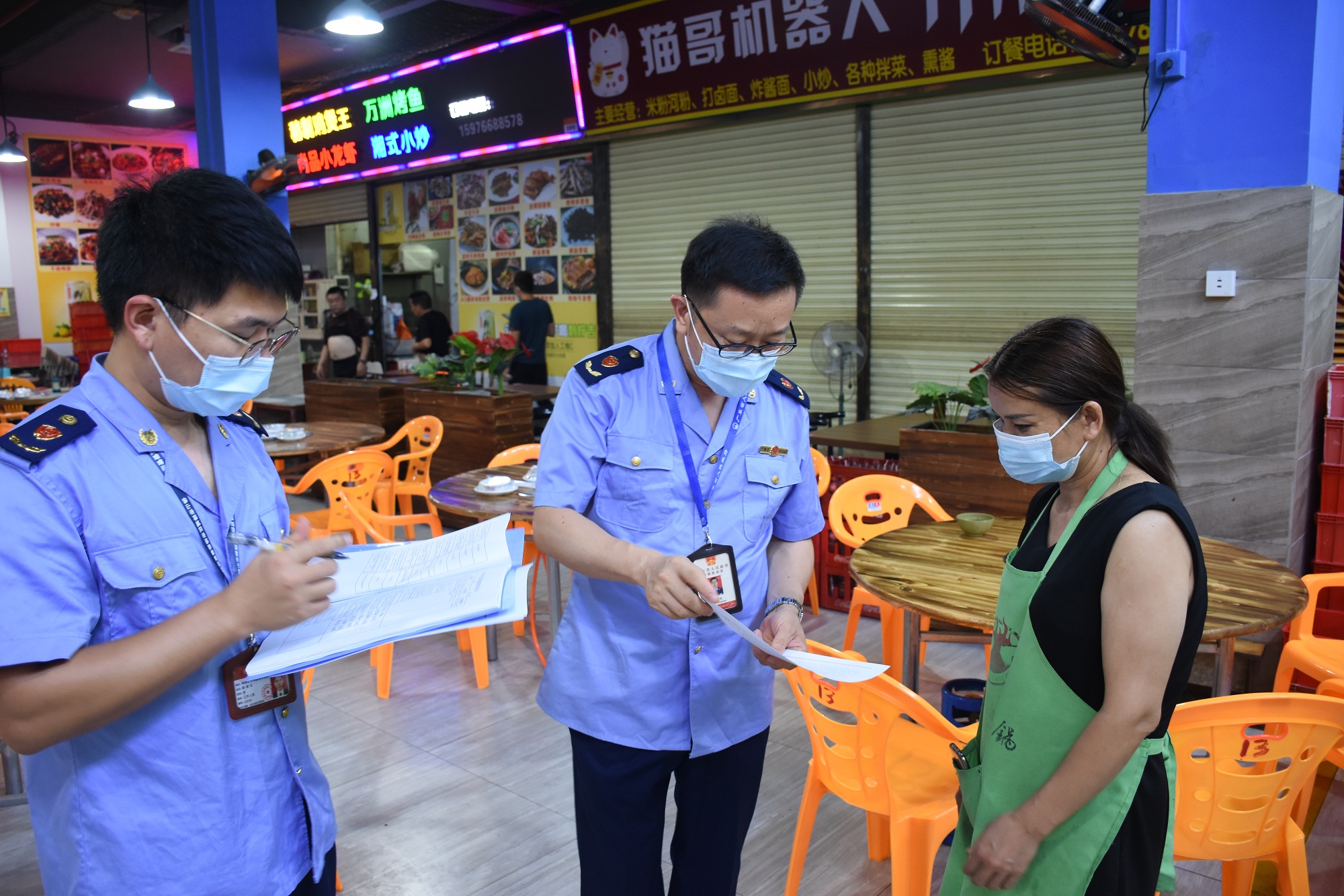 禅城区市场监管局夜查餐饮单位 严禁堂食聚集