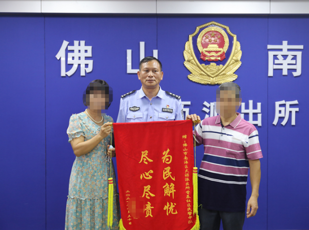 2岁男童吃钵仔糕卡喉 南海休班民警这招救命