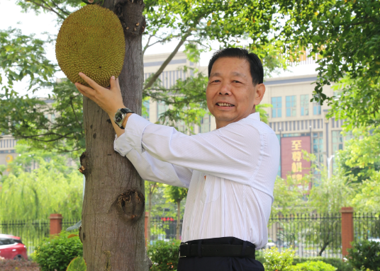  佛山“义工村官” 潘柱升：让落后村脱胎换骨