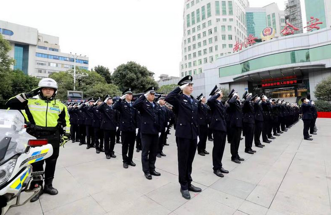 薪火相传！南海公安庆祝中国人民警察节这一幕，让人动容