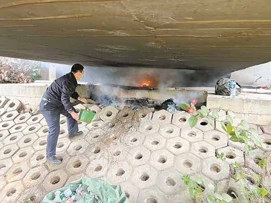 西樵警辅路遇火情 扑救及时化险为夷