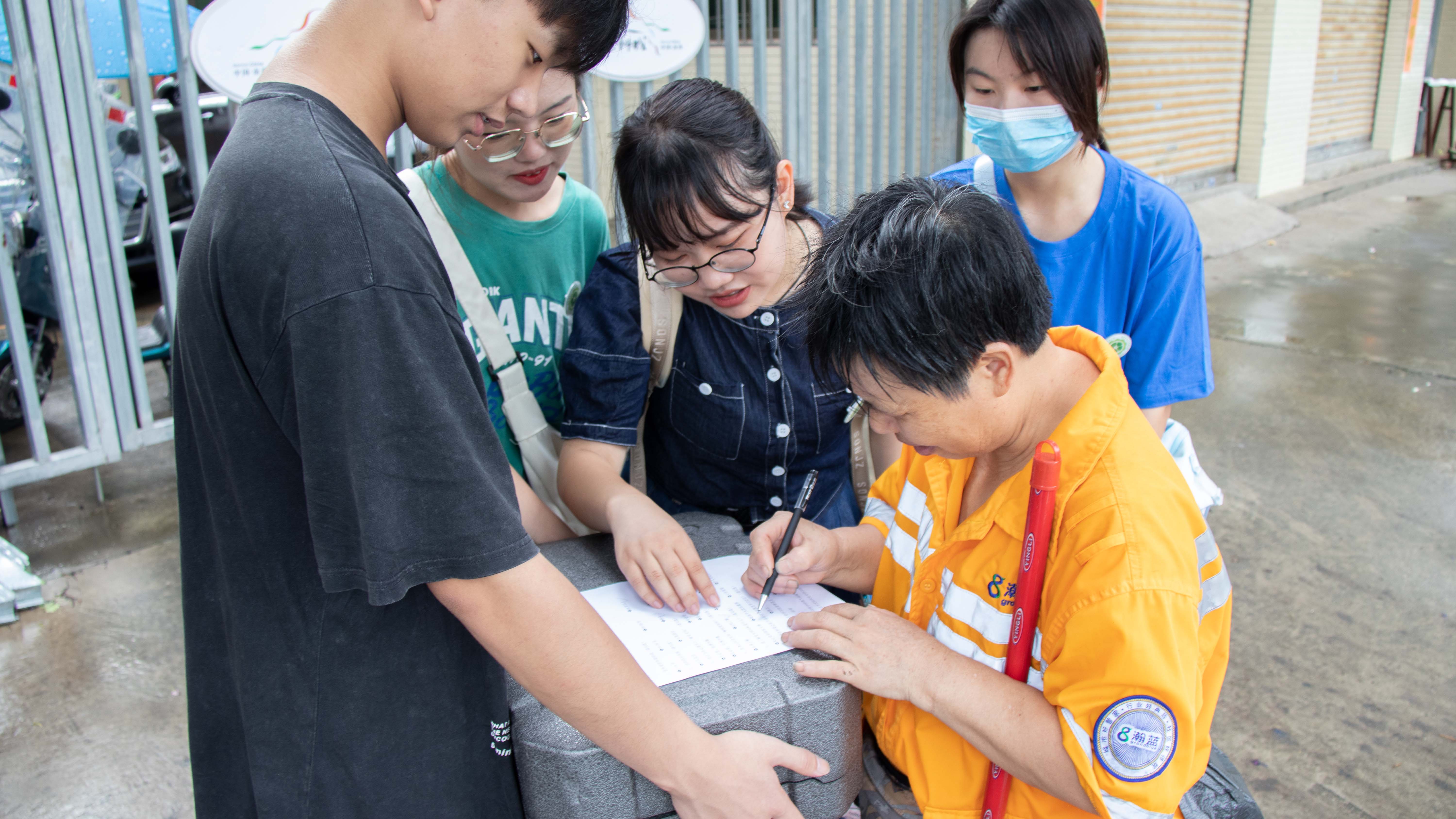 君子青玉三下乡实践队|宣讲食品安全，共建和谐社区