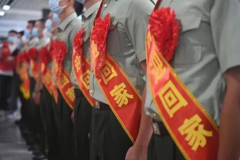 醒狮迎送祝福，南海热情迎接2022年首批退役士兵返乡