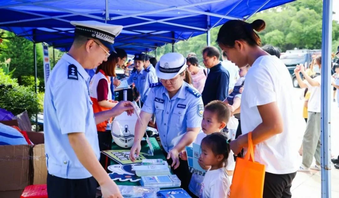 快递小哥“骑”助力，平安顺德有了“流动”新名片