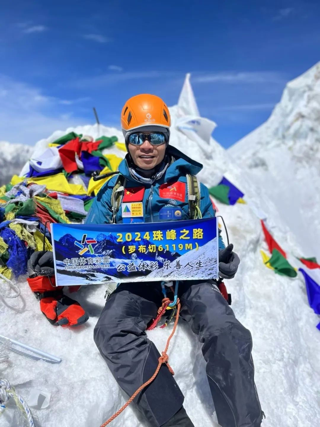 带着香云纱登顶！今年首个登顶珠峰的佛山人，成功了！