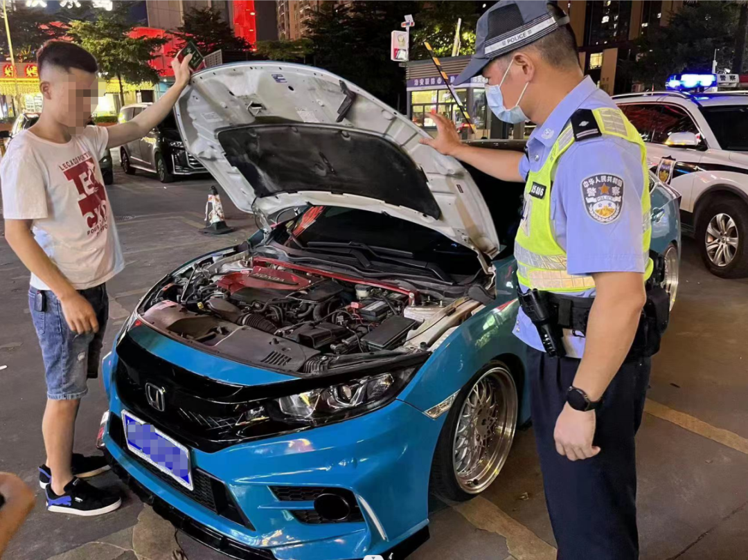 “静”待高考 佛山交警严查“炸街车”