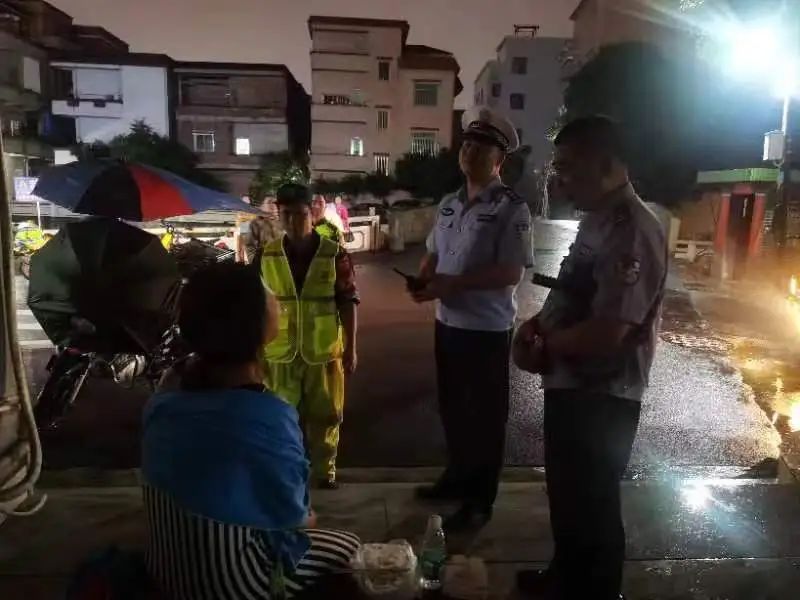 学好人 | 惊险！小车雨夜落水 南庄罗格好心村民合力施救，女司机平安