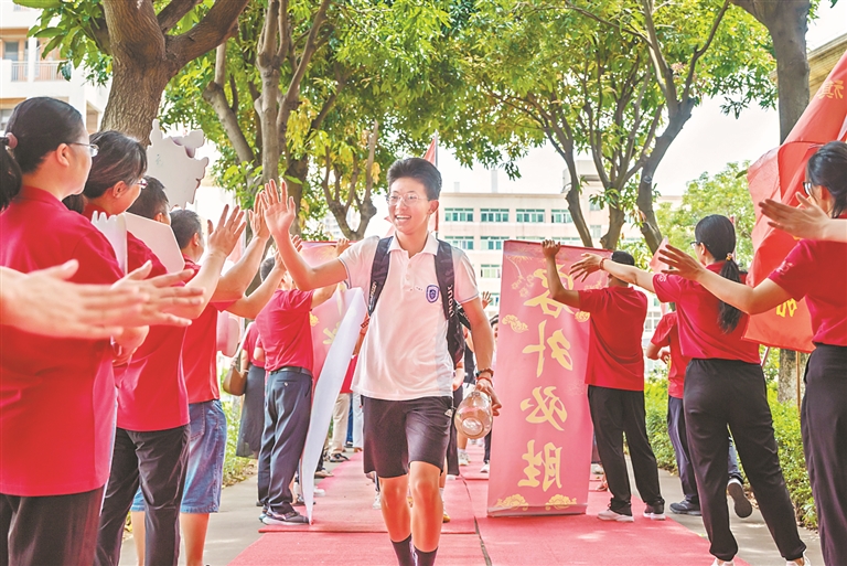 超2.9万名顺德考生昨日征战中考