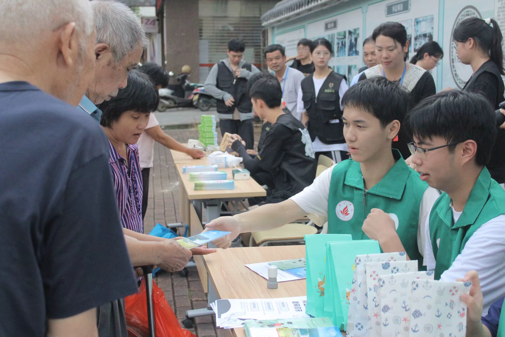 青衿致远百千万工程突击队：携手共筑梦想，国家资助照亮求学之路