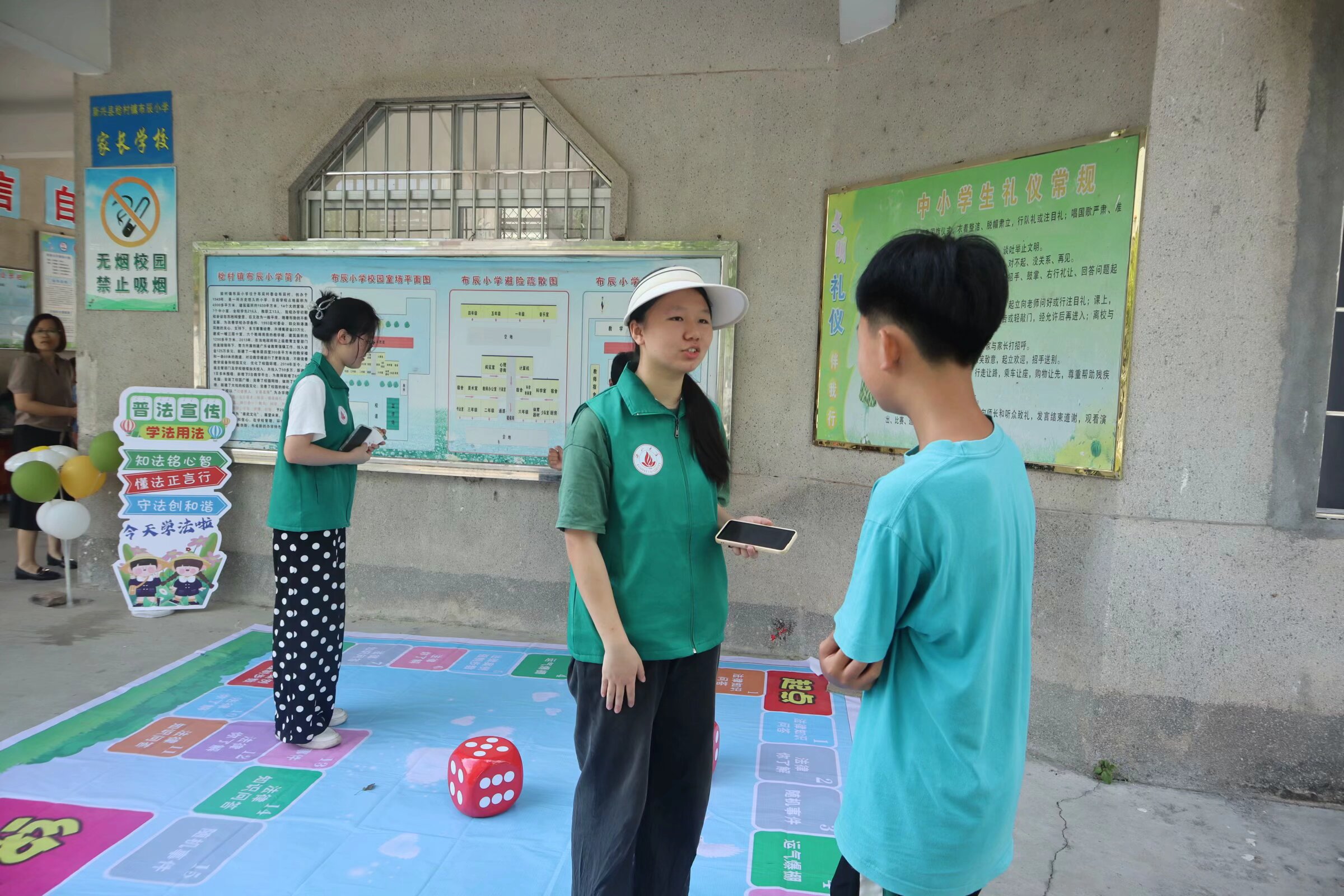 佛山大学青衿致远队：普法进校园，法治入人心