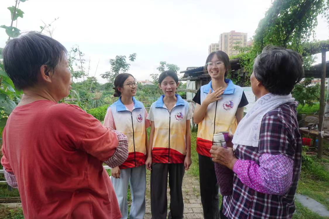 法润凤城实践队：养老服务春风暖，乐心护老笑颜开