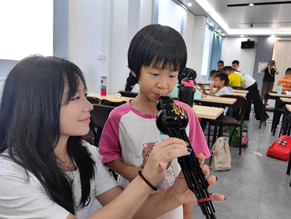 佛山大学“寻迹·传承”实践团在南海区狮山镇夏令营中丰富青少年文化生活