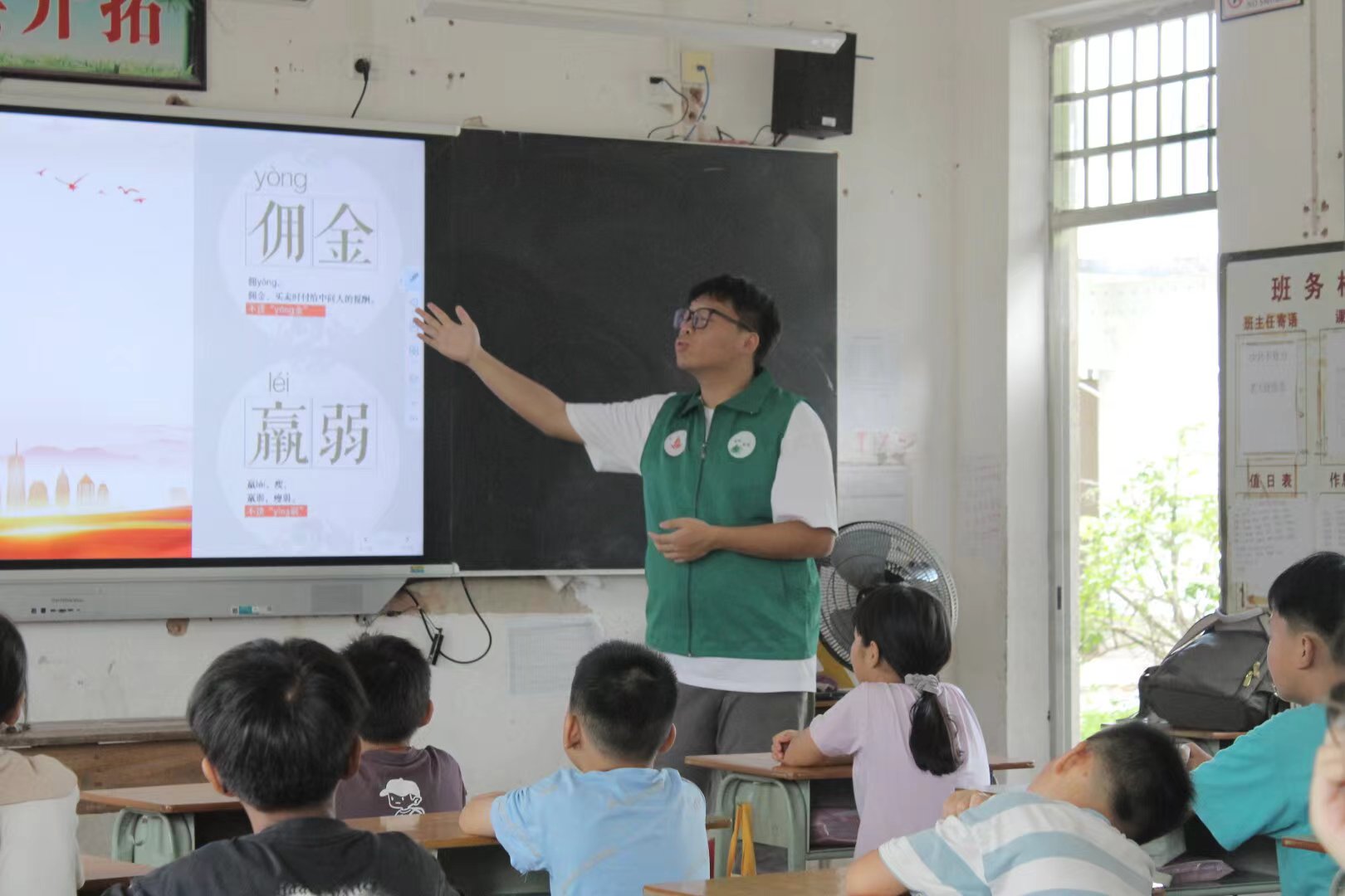 佛大学子三下乡：美丽校园，绿美先行