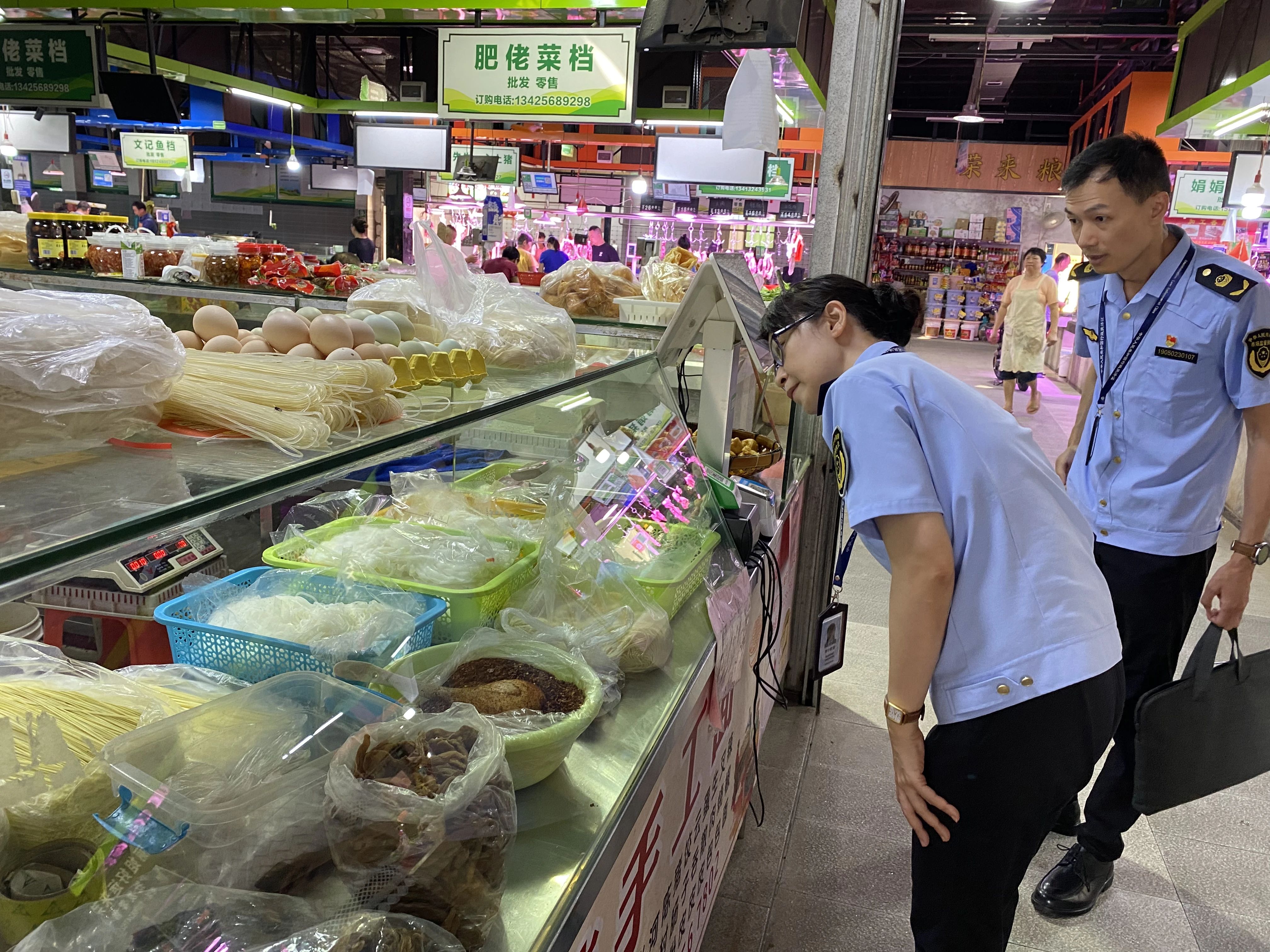 遍及社区、市场、餐饮店！爱国卫生行动中的蓝色身影→