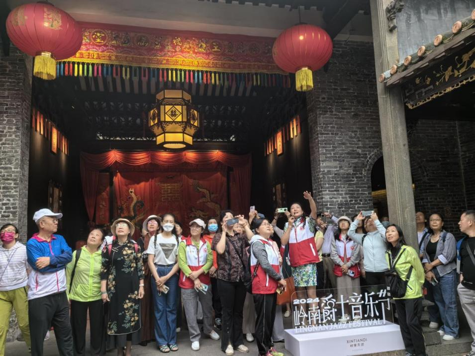 金牌导赏 展银龄风采 ——佛山市老干部“红耆”志愿服务队导赏分队吴少贞