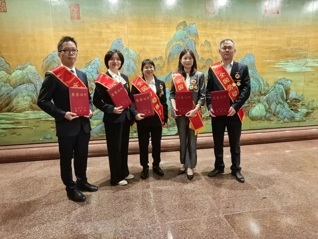 喜报！她荣获“全国劳动模范”称号
