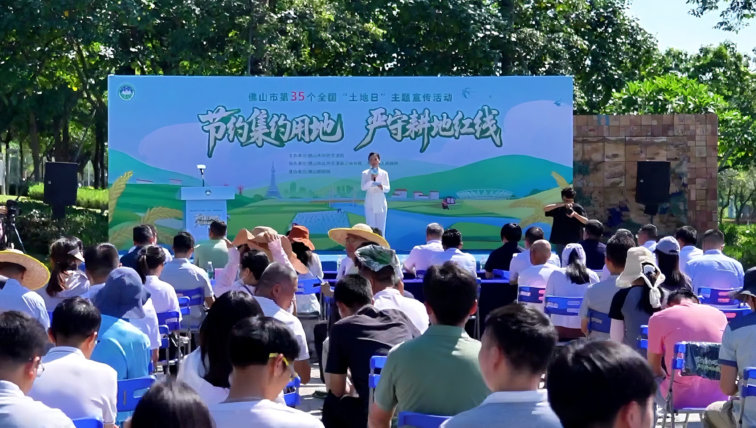 节约集约用地，严守耕地红线！市自然资源局开展全国“土地日”主题宣传活动