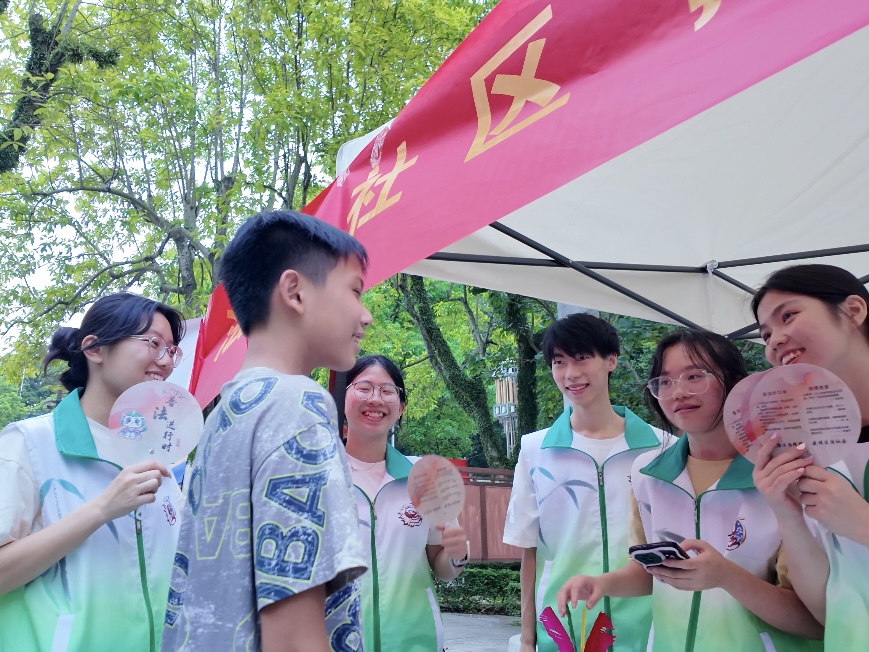 佛山大学法学院“法润凤城”实践队｜普法摆摊进万家，法治观念入民心