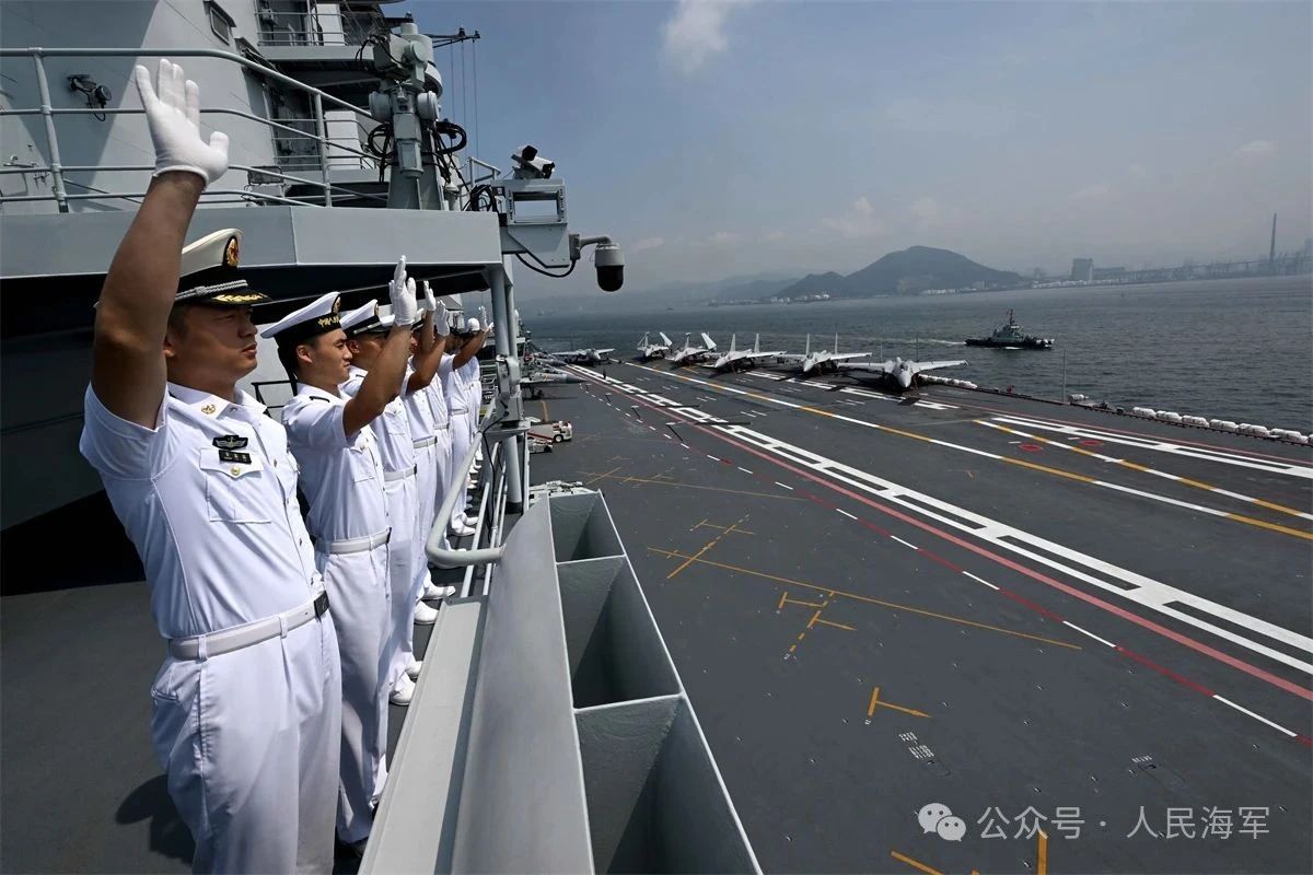 山东舰离开香港！网友：“军强民乐”是对“国安家好”最好的回应