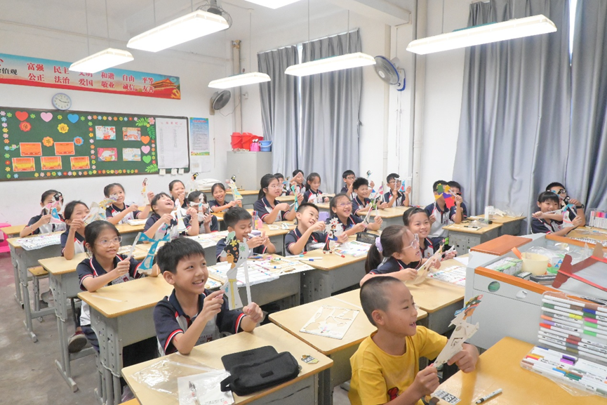 佛山大学法学院“法润凤城”实践队｜义教课堂：光影绘非遗，巧手传文脉