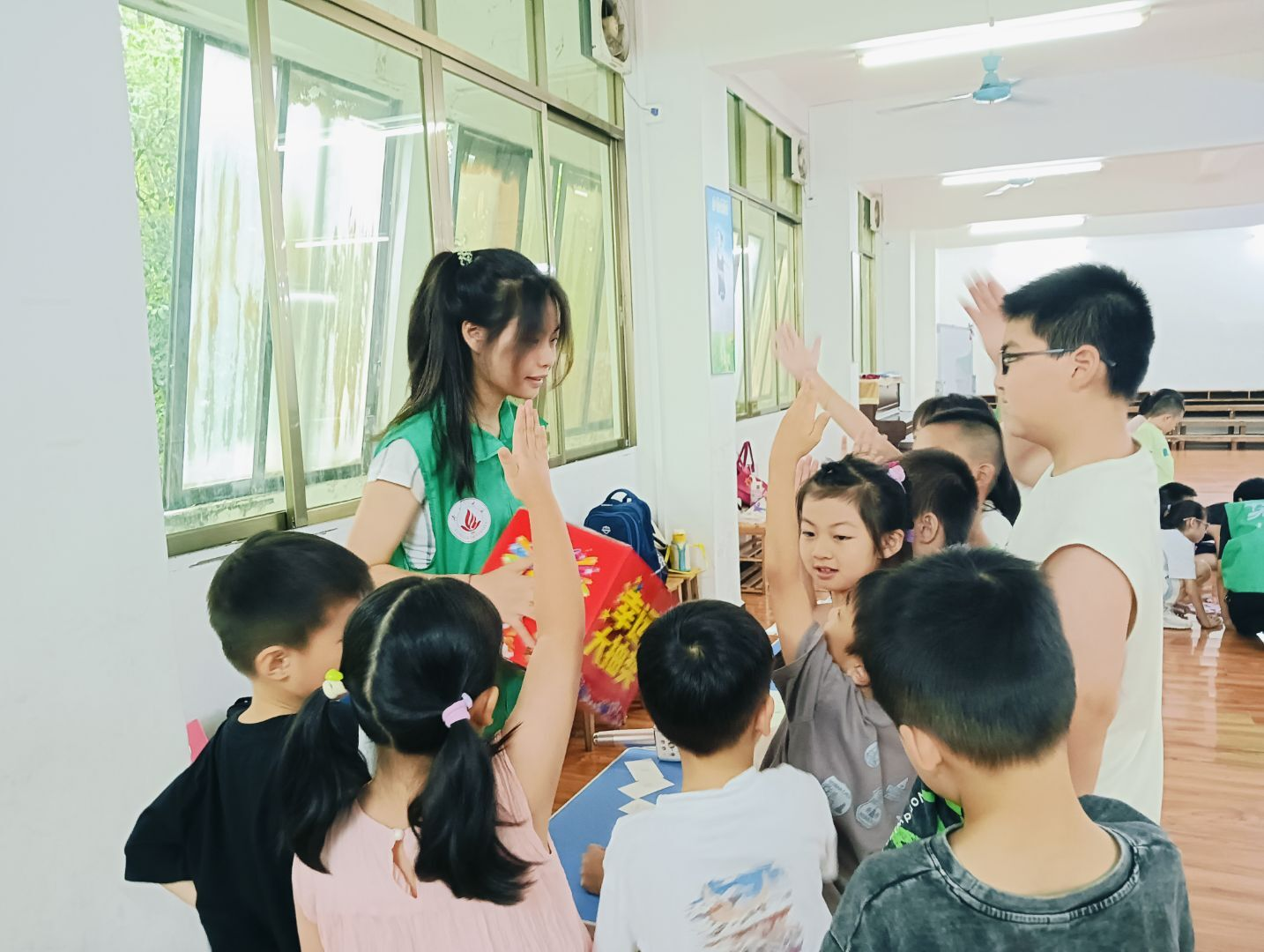 “绿美英德”童心守护