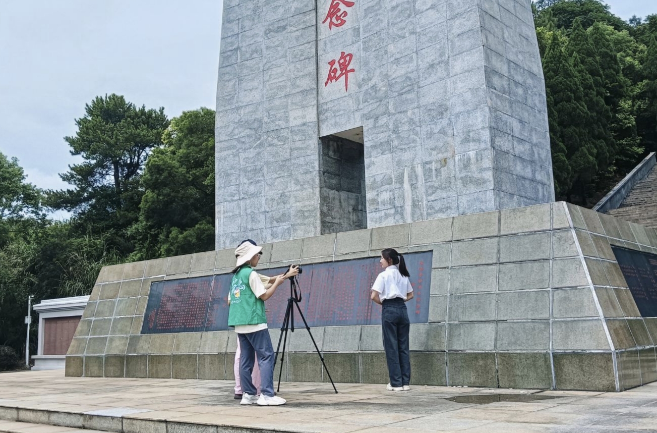 团课里的英德红色记忆：走进烈士陵园，传承革命精神
