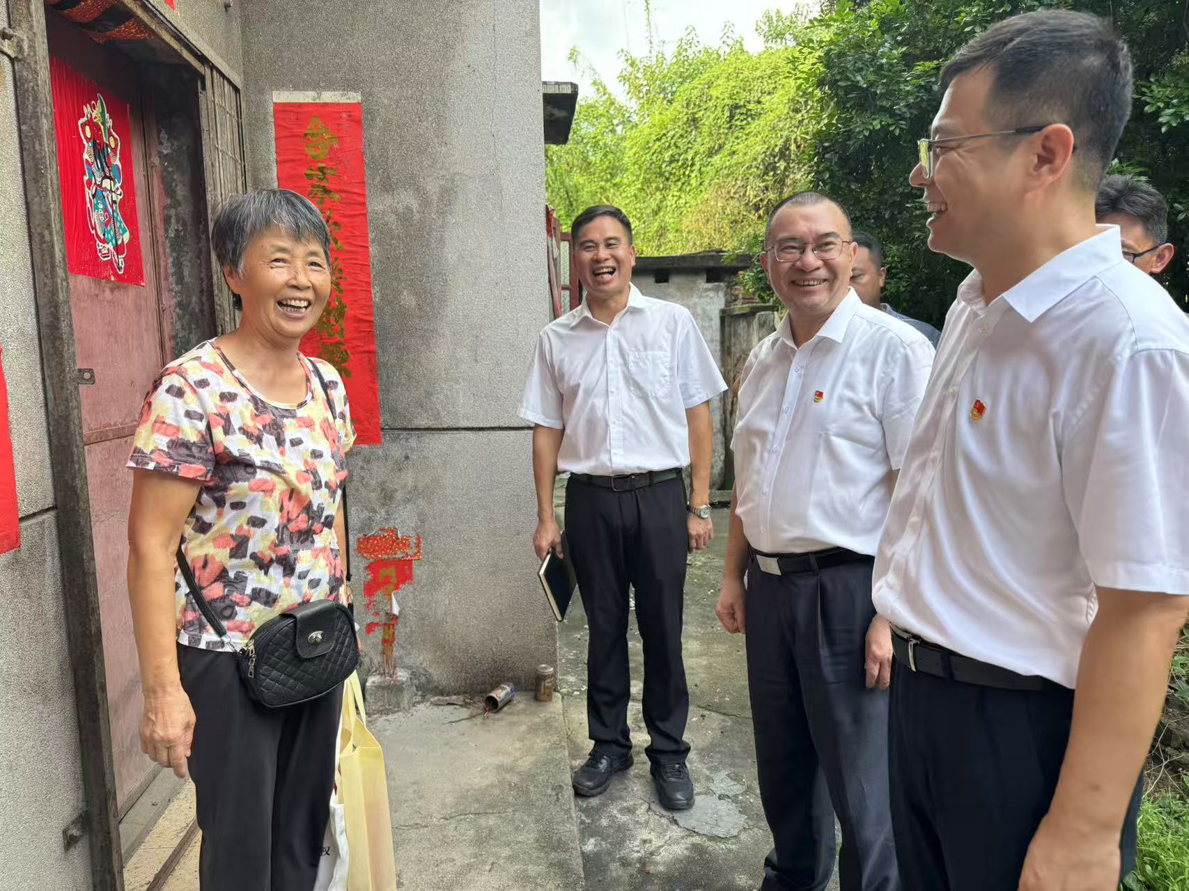 践行“四下基层” 用心服务群众——佛山市信访系统组织开展走访慰问和进村普法活动