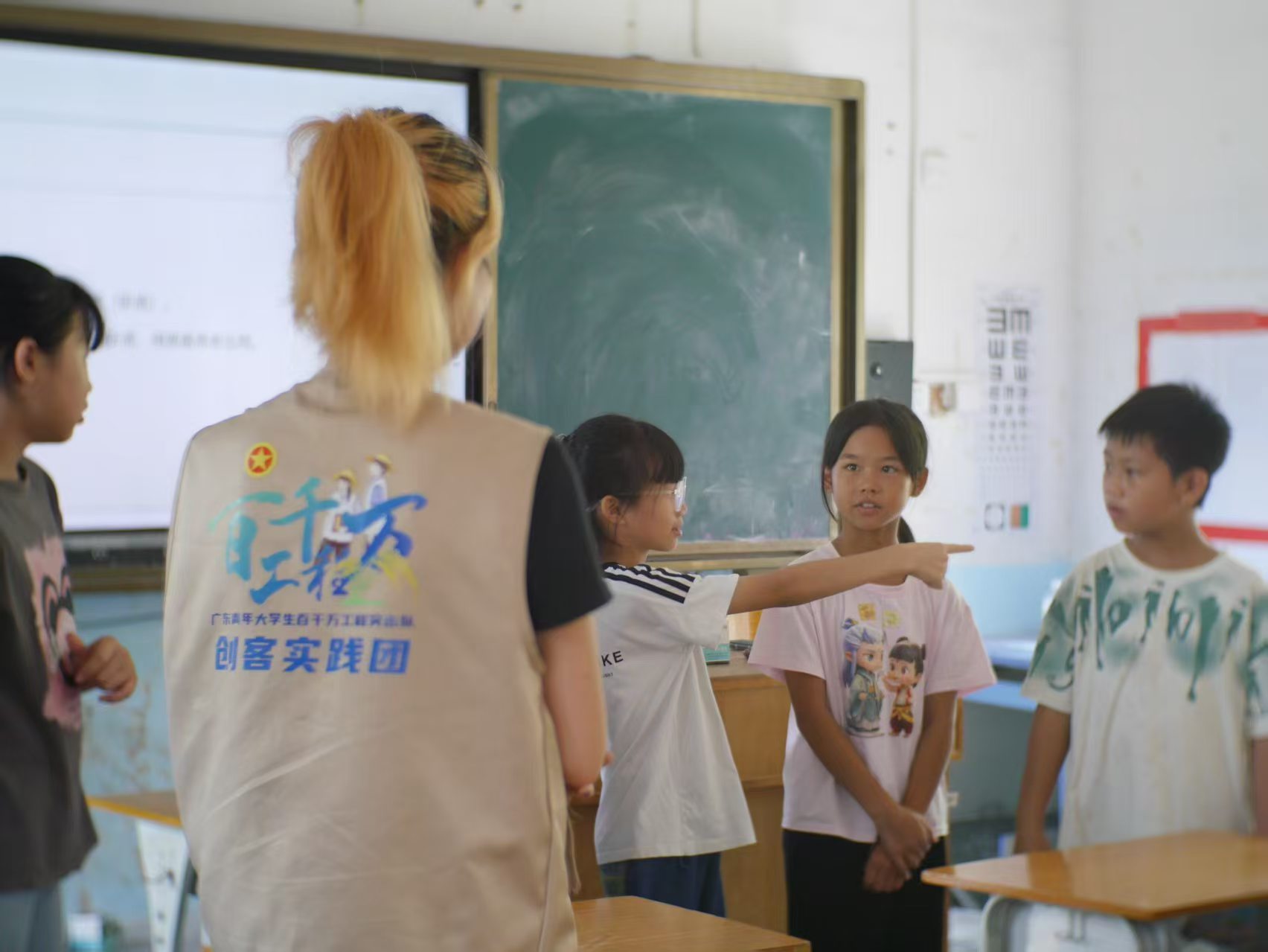 “云”端扶智，“益”起成长，佛大青年学子携多元课程润泽乡村课堂