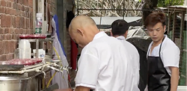 全网&ldquo;求放过&rdquo;的鸡煲店，为什么越劝退越爆火？