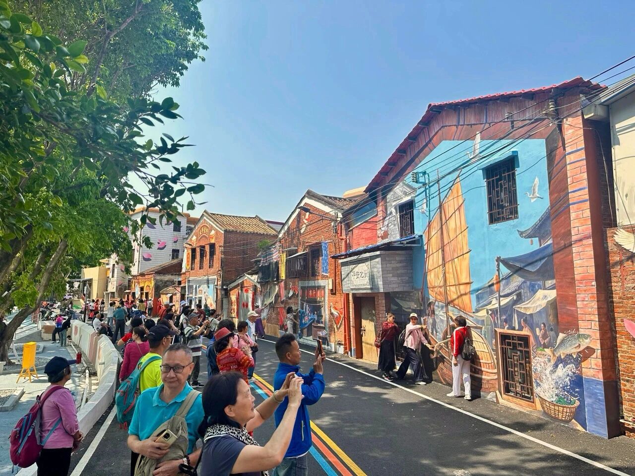 老平洲上新！南海桂城这条3D墙绘街火了，红砖老屋藏着最暖烟火气