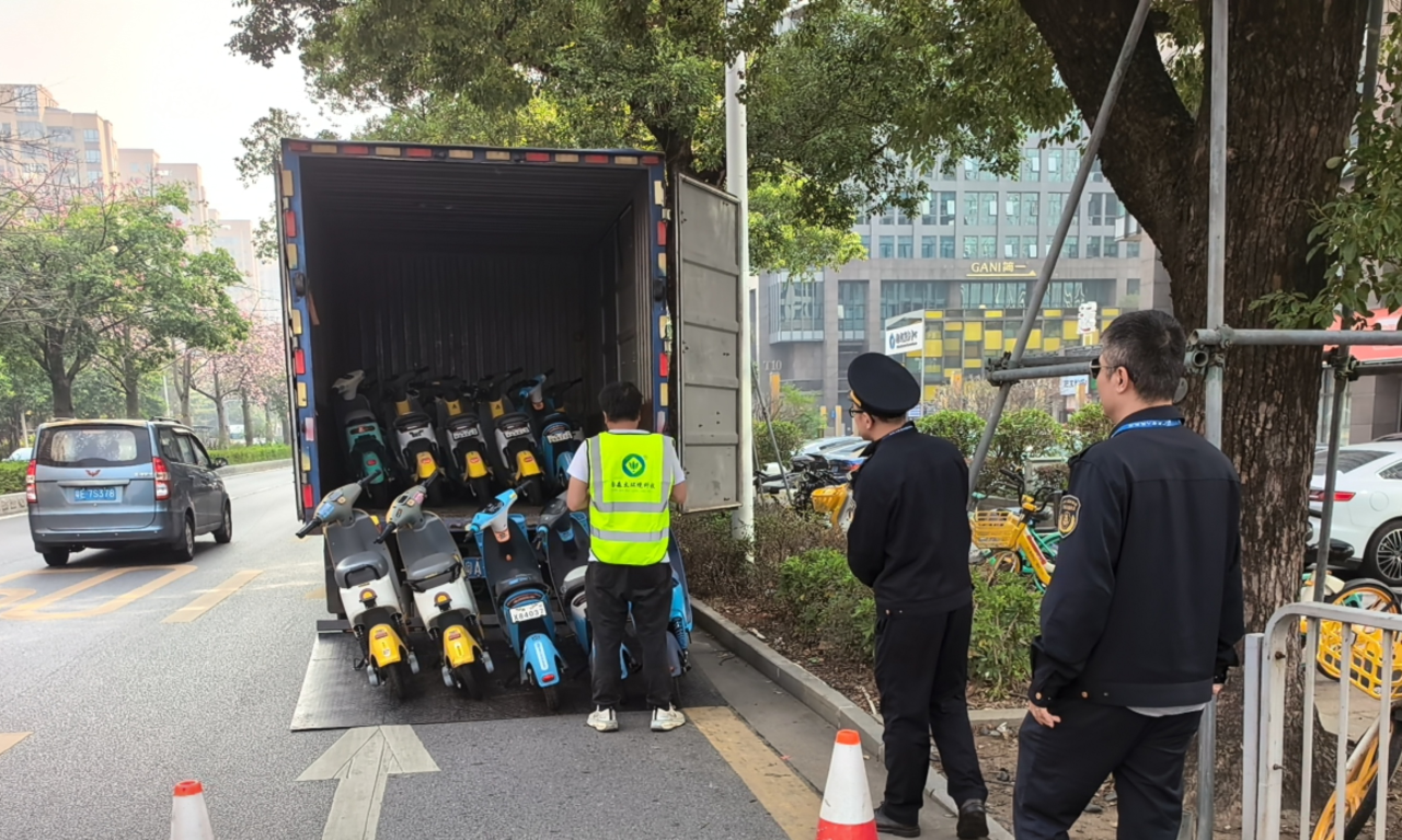 不戴盔、不通电！佛山出台规定管理共享电动自行车